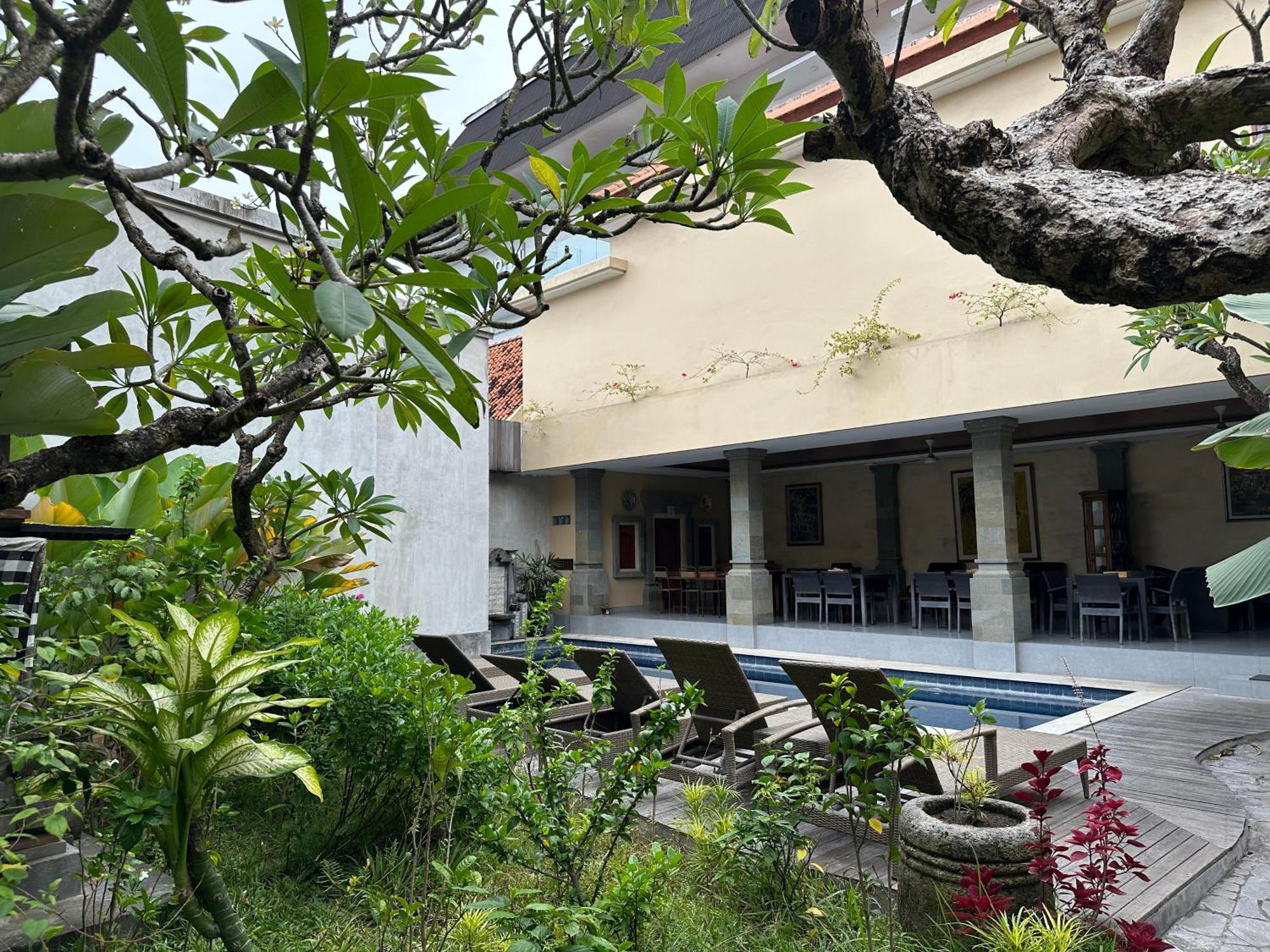 סמיניאק Villa Bunga Hotel מראה חיצוני תמונה