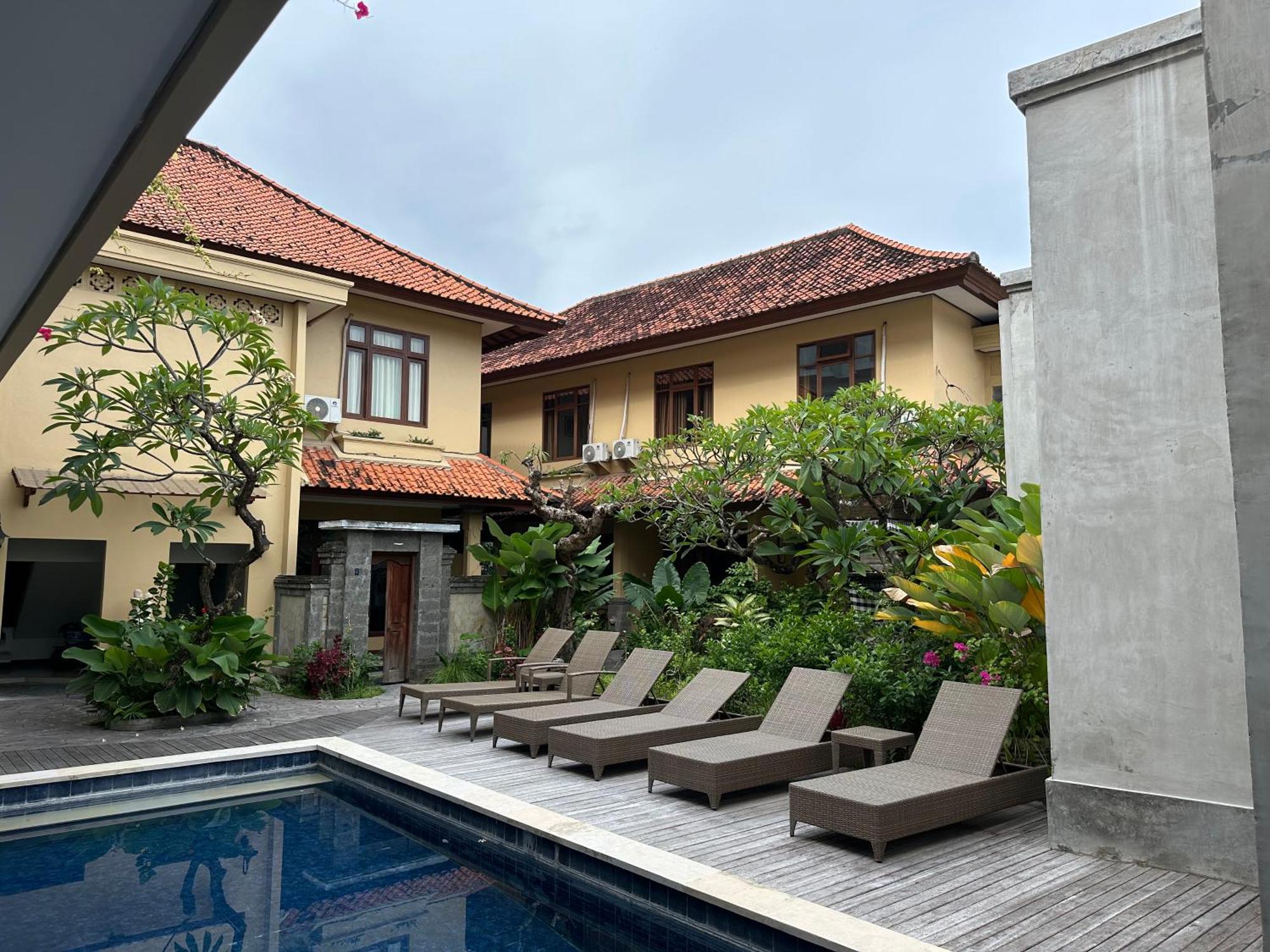 סמיניאק Villa Bunga Hotel מראה חיצוני תמונה