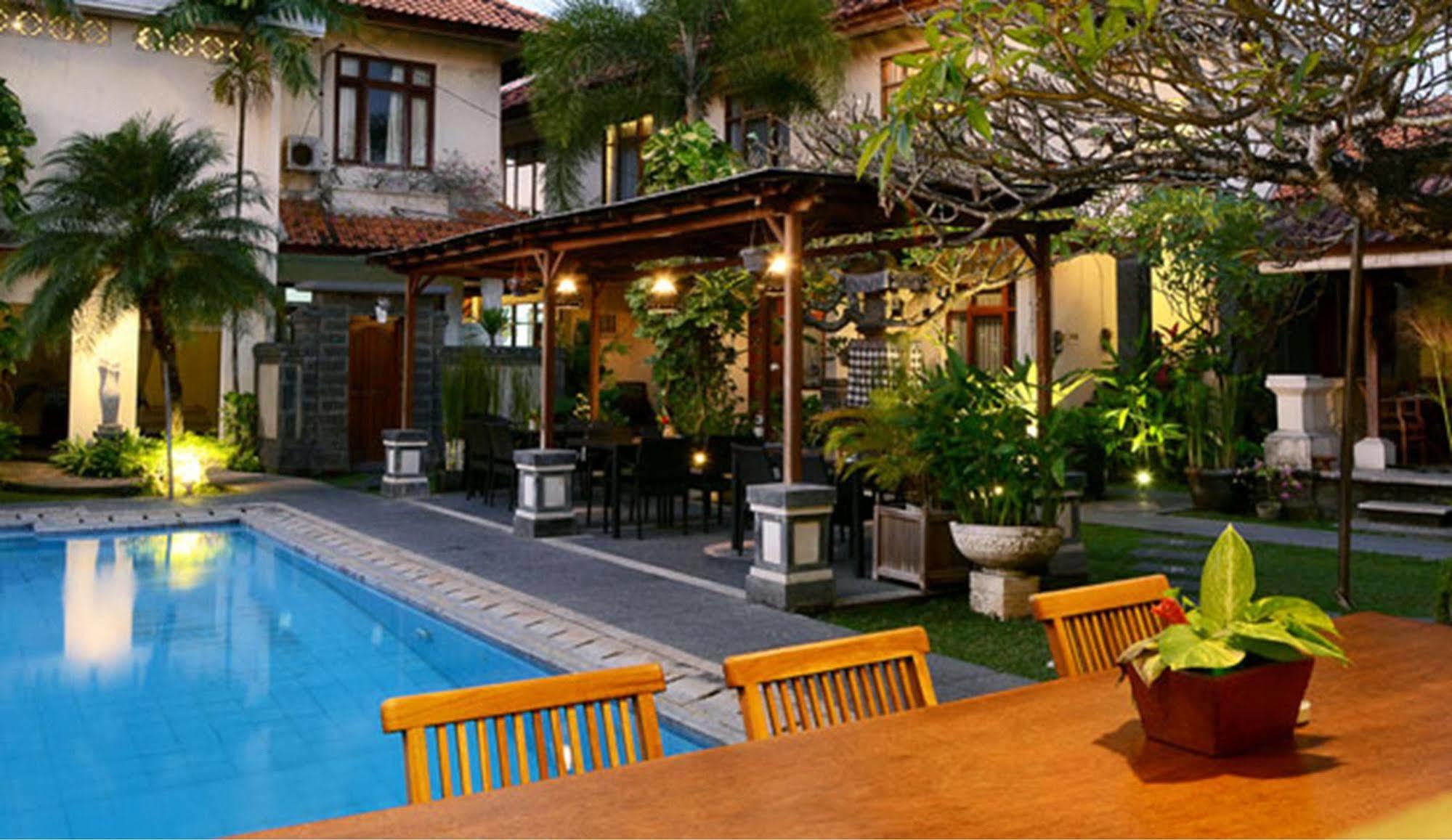 סמיניאק Villa Bunga Hotel מראה חיצוני תמונה