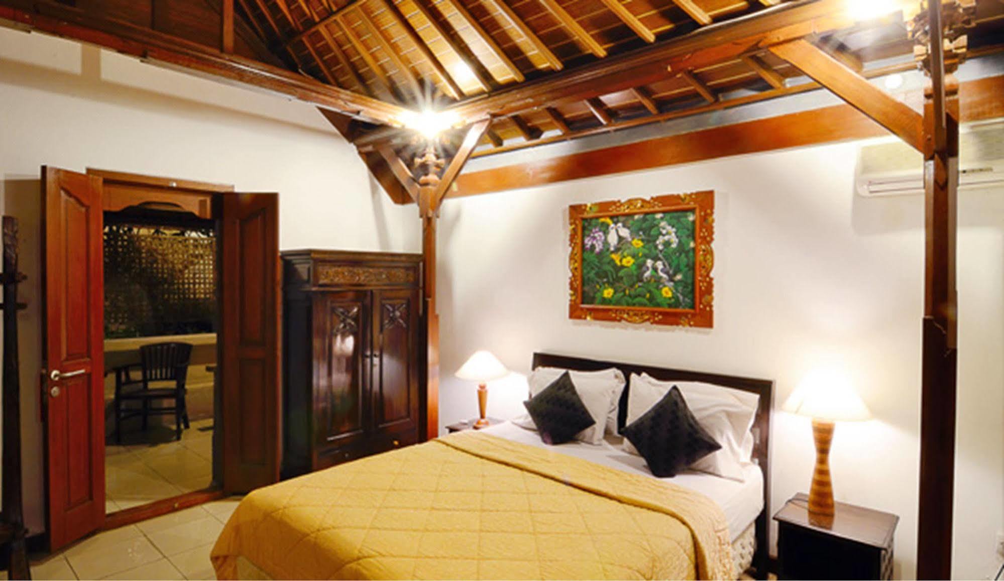 סמיניאק Villa Bunga Hotel מראה חיצוני תמונה